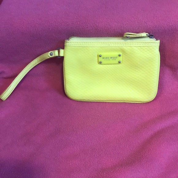 Bundle of 4 wristlets Coach and Nine West - Picture 3 of 4